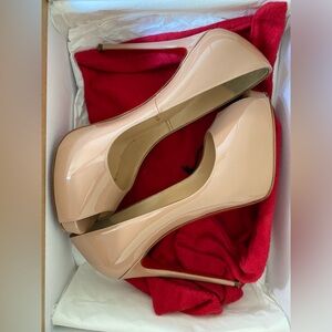 LOUBOUTIN SIZE 36 NUDE